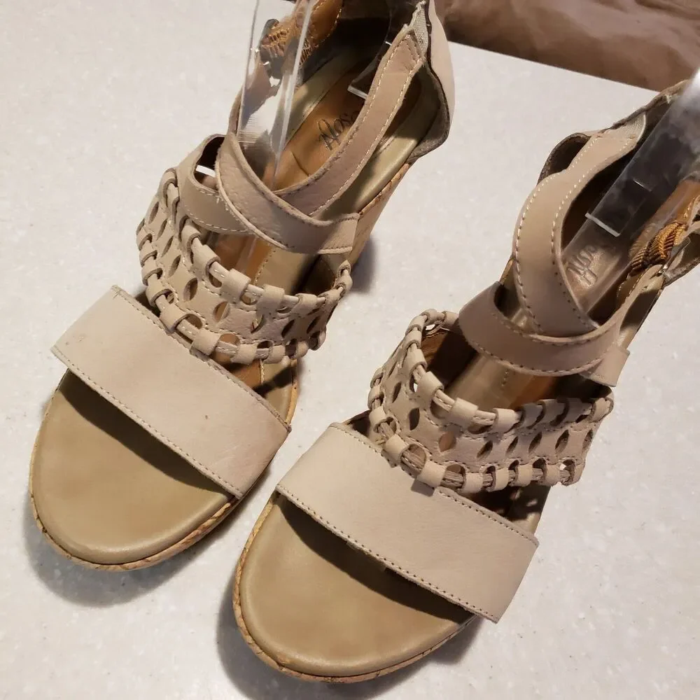 Euro Soft By Sofft Sandals Size 8.5 Beige Florina Leather Cork 4” Platform Heel